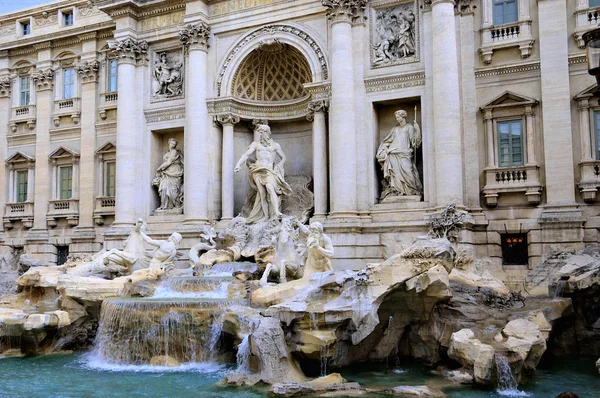 Fountain de Trevi en Roma, Italia al atardecer —  Fotos de Stock