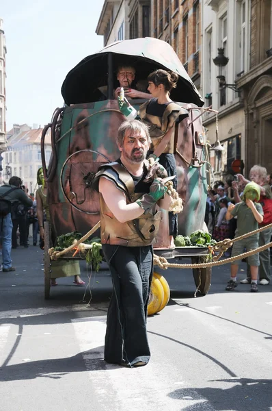 Participants of Zinneke parade on May 22, 2010 in Brussels, Belgium — Stock Photo, Image