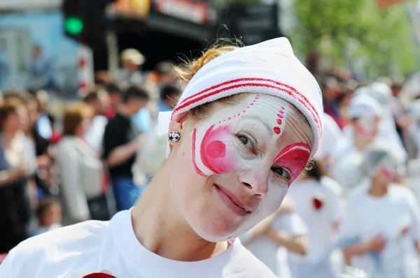 Unidentified participant shows pink and white personage during Zinneke Parade on May 19, 2012 in Brussels — Stock Photo, Image