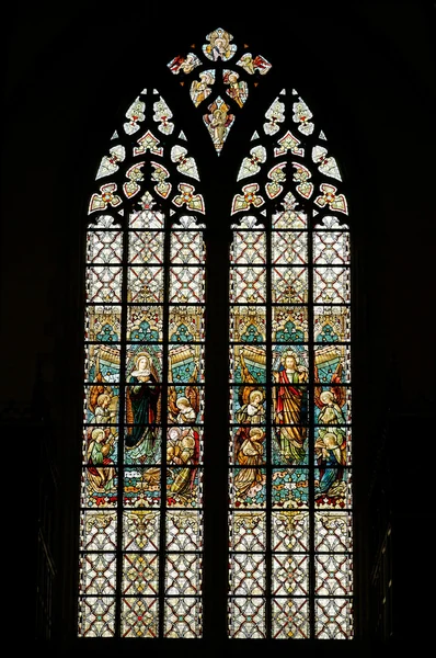 Vidriera en la iglesia de Grand Sablon en Bruselas, Bélgica Fotos de stock libres de derechos