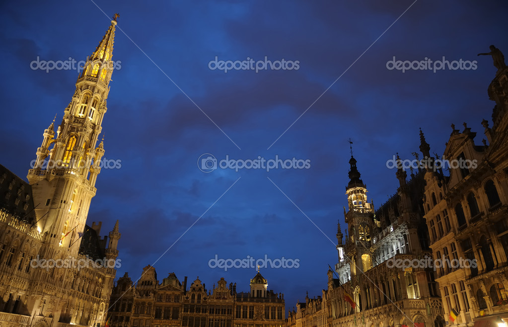 nacht verlichting van de grote markt in Brussel, België — Stockfoto ... nacht verlichting van de grote markt in Brussel, België — Stockfoto ...