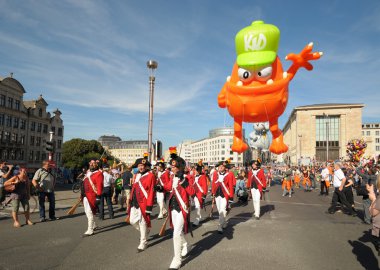 Brussels, Belçika-Eylül 8: defile balon günü yürüyüşü dev karikatür karakter geliyor 8 Eylül 2012 tarihinde Brüksel'de l'albertine yerleştirmek.