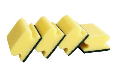 beyaz izole mutfak için birkaç sarı sünger