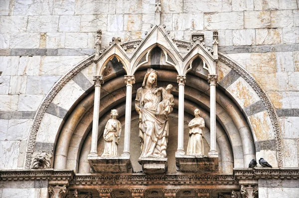 Szczegóły wpisu gotycki kościół w pisa, Włochy — Zdjęcie stockowe