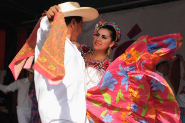 xochicalli Meksika folklorik bale yapmak bir konserinde grand place üzerinde