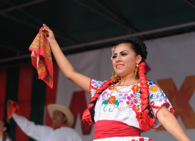 xochicalli Meksika folklorik bale bir konserinde grand place üzerinde gerçekleştirir.