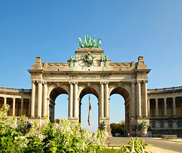 Cinquantennaire parc 在布鲁塞尔凯旋门 — 图库照片