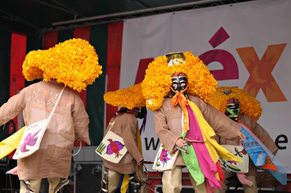 Dançarinos de Xochicalli balé folclórico mexicano executar — Fotografia de Stock