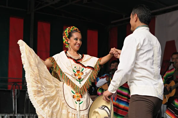grand place bir konser xochicalli Meksika folklorik grubunda