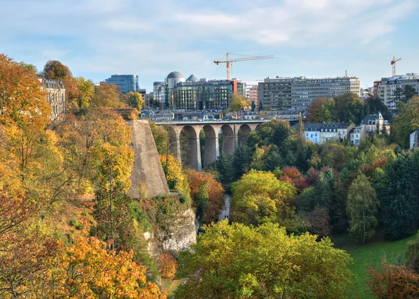 Vue de la ville de Luxembourg dans une soirée d'automne calme — Photo