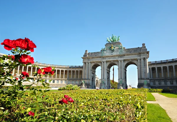Triumph Arch in Cinquantennaire Parc em Bruxelas Fotos De Bancos De Imagens