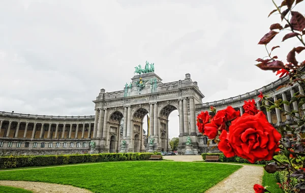 Triumph Arch en Cinquantennaire Parc en Bruselas Imagen de archivo