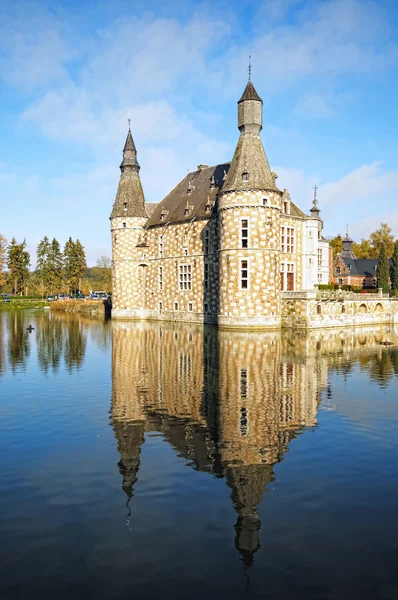 Vista exterior de Chateau Jehay na província de Liege — Fotografia de Stock