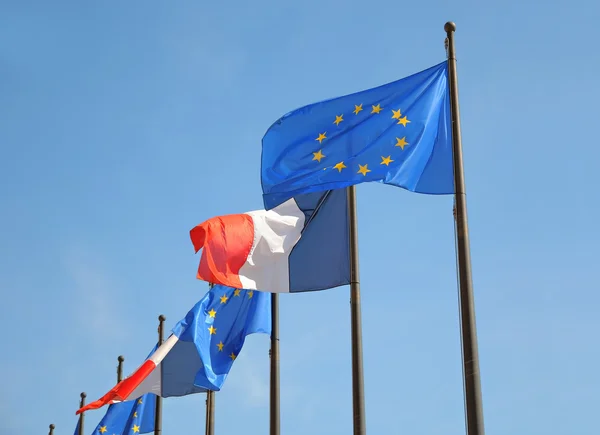 Drapeaux de l'Union européenne et de la France — Photo