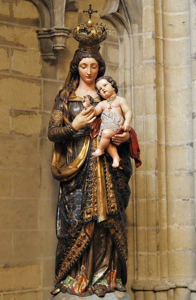 Patung Maria dengan Kristus anak — Stok Foto