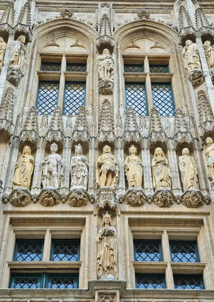 Medieval gothic city hall in Grand Place in Brussels — Stock Photo, Image