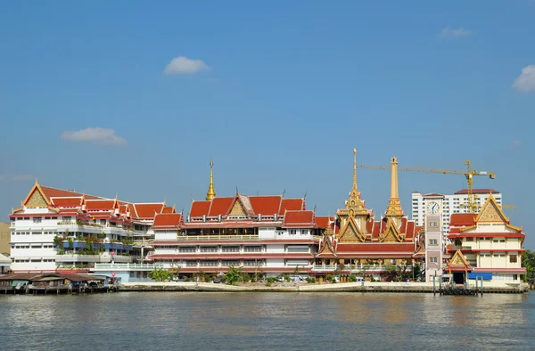 Architecture traditionnelle au bord de la rivière de Bangkok — Photo