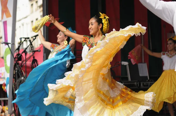 Xochicalli メキシコ民俗バレエのダンサー — ストック写真