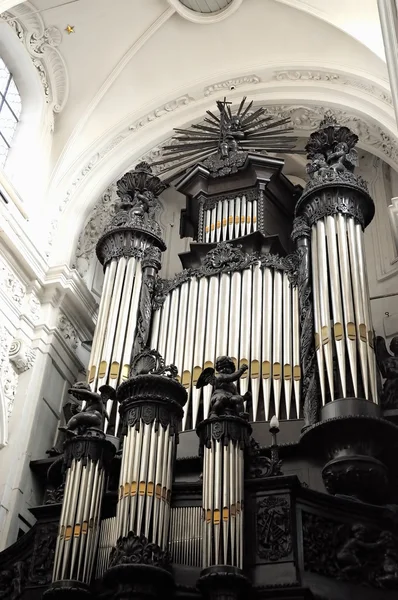 Organy w kościele notre-dame du finistere — Zdjęcie stockowe