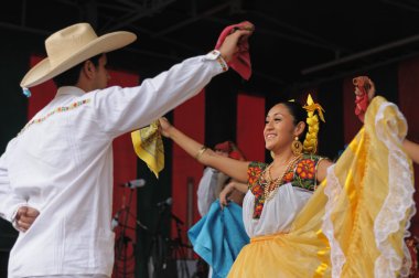 xochicalli Meksika folklorik bale bir konserinde grand place üzerinde gerçekleştirir.
