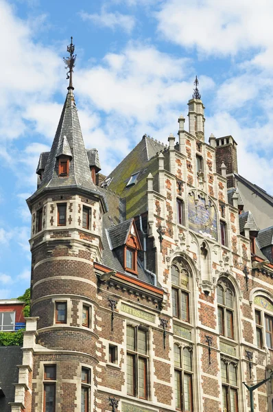 Tradiční středověká fasády v historickém centru Bruselu, Belgie — Stock fotografie