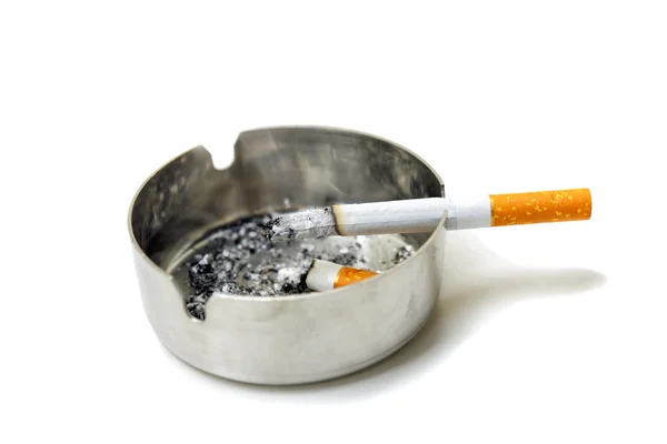 Cigarette et cendrier — Photo