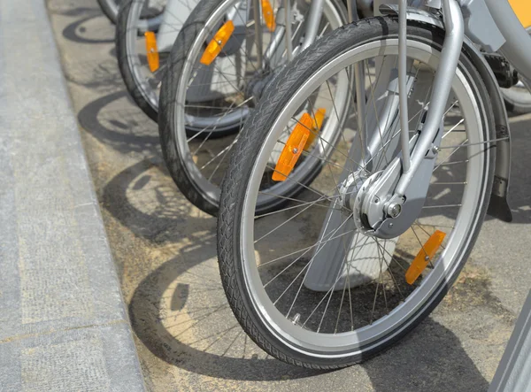 Bicicletas na rua — Fotografia de Stock