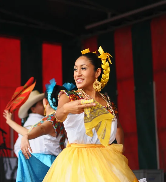 Xochicalli Mexican folkloric ballet — Stock Photo, Image