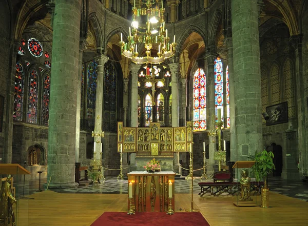 Collegiale kerk van notre-dame in dinant — Stockfoto