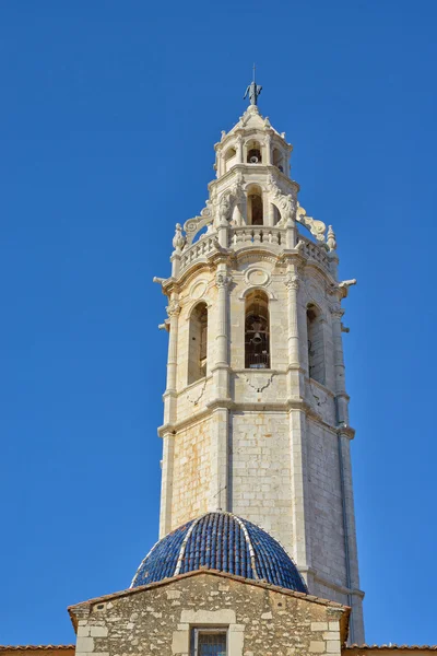 Esglesia de Sant Joan Baptista en el pueblo de Alcalá de Xivert —  Fotos de Stock