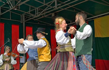Litvanyalı folk müzik grubu poringe