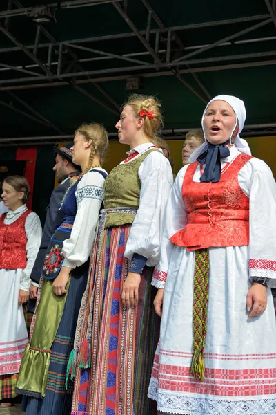 リトアニアの民俗音楽グループ poringe — ストック写真