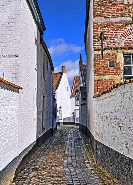 Middeleeuwse straat in het historische centrum van Kortrijk — Stockfoto