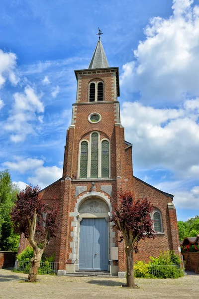 迷路、ville de ガンブルー、ベルギーの聖レースのスカーフの教区の教会 — ストック写真