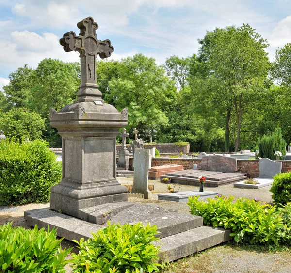 Belçika 19 yüzyılın Köyü mezarlığı — Stok fotoğraf