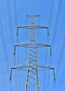 Çağdaş yüksek gerilim elektrik direği