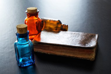 Tıp ve antika kitap için vintage gözlük