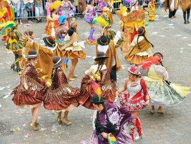 Ulusal kostümleri Bolivya ekip üyeleri yıllık halle Karnaval sırasında katılmak