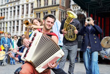 kentsel sanatçılar grand place faaliyetleri katılmak