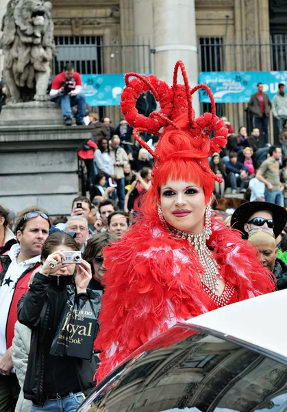 Deelnemer van gay pride-parade in jaarlijkse versmalling — Stockfoto