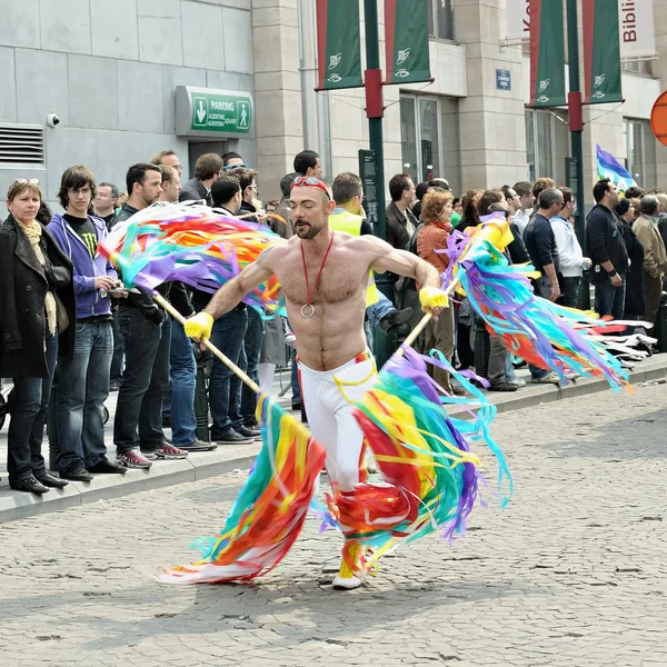 Aktivis Parade Gay Pride berpartisipasi dalam defile.Brussels tahunan — Stok Foto