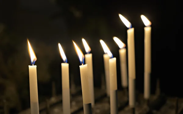 Disparar velas da igreja — Fotografia de Stock