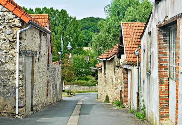 Straat met traditionele huizen in champagne-ardenne streek van Frankrijk — Stockfoto