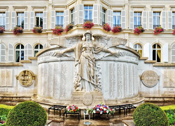 Ayuntamiento en el centro histórico de Epernay, Francia — Foto de Stock