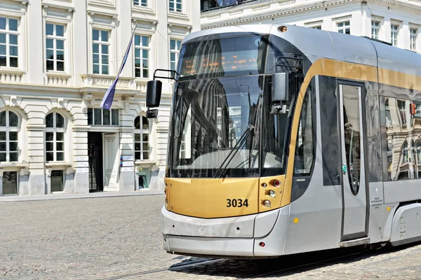 Brussel tram in centrum van de stad. — Stockfoto