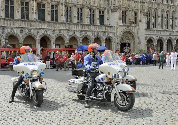 Police of Brussels participate in Plantation of Meyboom ceremony on Grand Place — Stock Photo, Image