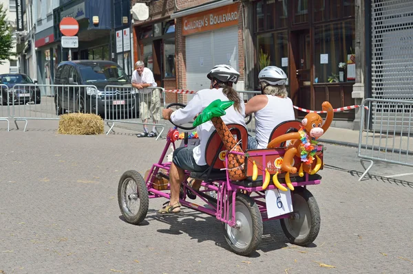 Unidentified participants in fifth Gocarts race in historical center of city — Stock Photo, Image