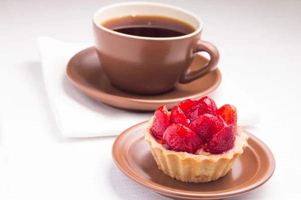 Strawberry dessert in Waffle Basket with Cup of Hot Tea — Stock Photo, Image
