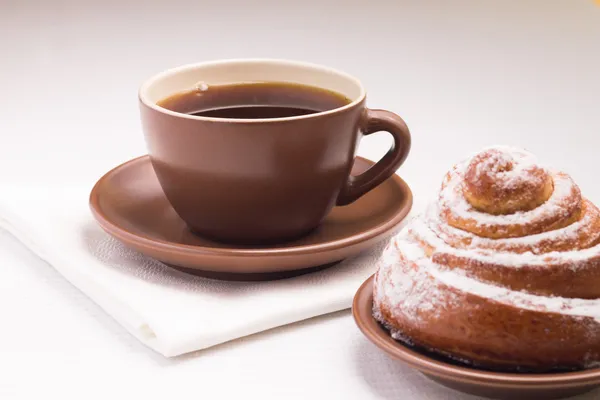 Continental Breakfast with Hot Tea and Sweet Bun — Stock Photo, Image