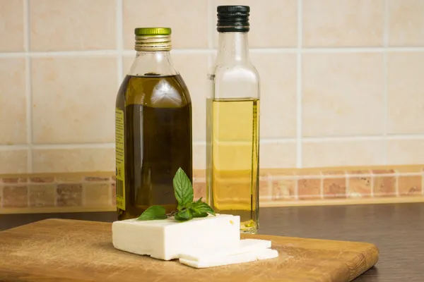 Queso blanco con tipos de aceite — Foto de Stock